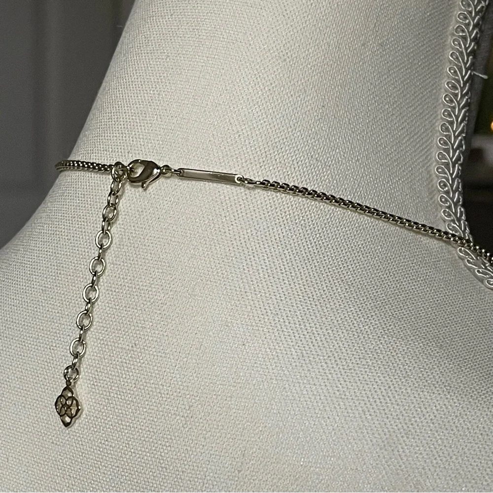 KENDRA SCOTT | LAYDEN NECKLACE | CRUSHED ABALONE SHELL | GOLD TONE | 14.5" CHAIN - Picture 8 of 10